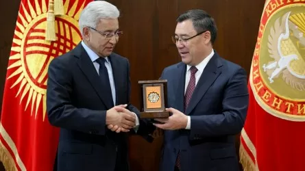 Президент Кыргызстана наградил Тасмагамбетова орденом