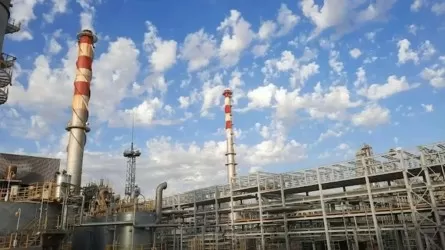 Два человека погибли на НПЗ Шымкента: задержали подозреваемых 