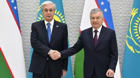 Укрепление сотрудничества в приоритетных направлениях обсудили Токаев и Мирзиёев