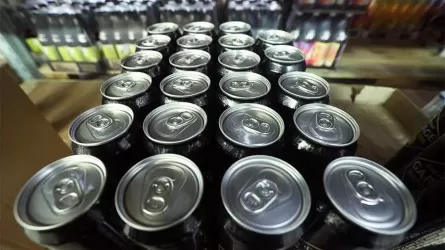 Қазақстанда 21 жасқа толмағандарға энергетикалық сусын сатқандар жауапқа тартылады