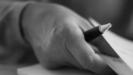 Кто их "крышует": допросить работников Отбасы банка потребовали в парламенте 