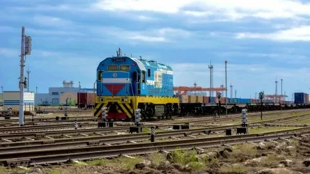 В Акмолинской области произошел сход 8 вагонов с рапсовым маслом