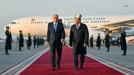 Токаев прилетел в Бишкек