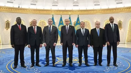 Токаев принял верительные грамоты сразу шести послов 