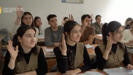 Әзербайжандық үшем мен қырғызстандық егіздер Түркістанда қазақ тілін үйреніп жүр