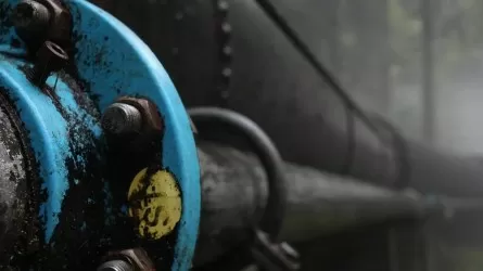 Казахстан срочно перенаправляет экспорт нефти после атаки на КТК