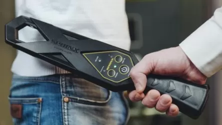 Для крупных ТРЦ в РК введут обязательные металлоискатели и охрану с лицензией: подробности 