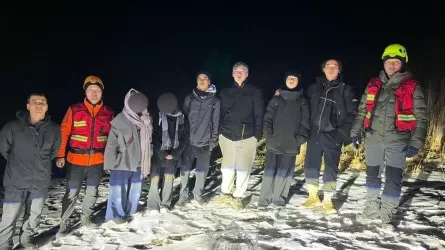 В горах Алматы туристов с детьми застала непогода 