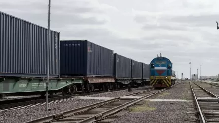 Казахстан увеличил экспорт грузов через Россию