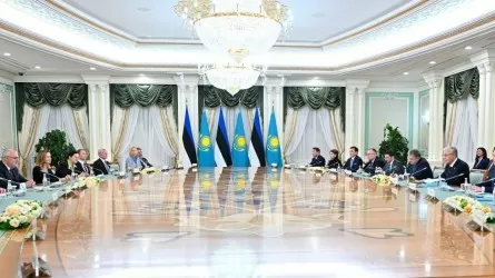 Президенты Казахстана и Эстонии провели переговоры в расширенном составе