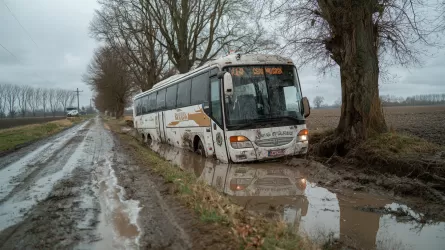 Один погиб и шестеро пассажиров рейсового автобуса пострадали в Павлодарской области