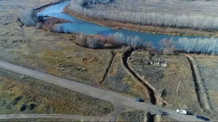 Дамбы и каналы проверяют перед весенним половодьем в Казахстане