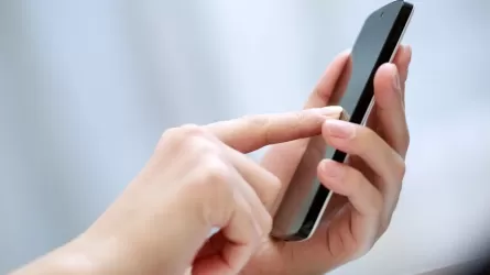 Рынок "помогаек": кто и как наживается на верификации смартфонов в Казахстане?