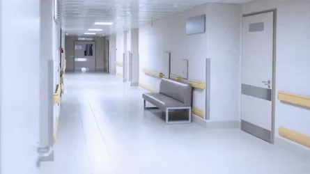 ЧП с обрушением облицовки в Астане: пострадавшие в тяжелом состоянии