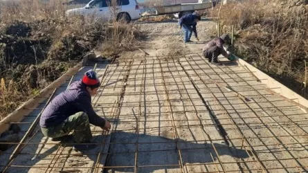 Акимат обвинили из-за моста в небедном районе Усть-Каменогорска 