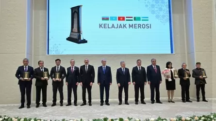 Токаев принял участие в церемонии вручения премии Мирзиёева 