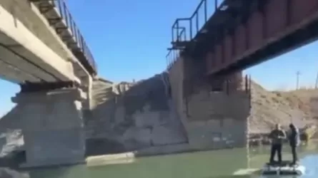 Түркістан облысында 2 адам мінген көлік суға түсіп кетті