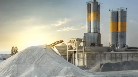 Қазақстан ешкімге өтпей, тау-тау үйілген цементтің астында қалуы мүмкін