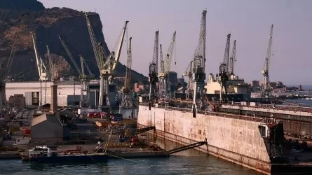 КТЖ временно ограничила отгрузку зерна в каспийские порты 