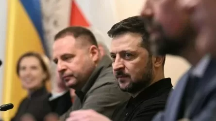 Зеленский поддерживает Ермака на фоне коррупционного скандала 