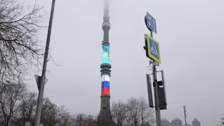 Останкинская башня окрасилась в цвета флагов Казахстана и России