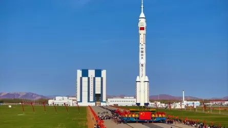 Китай запустил корабль с космонавтами и мышами