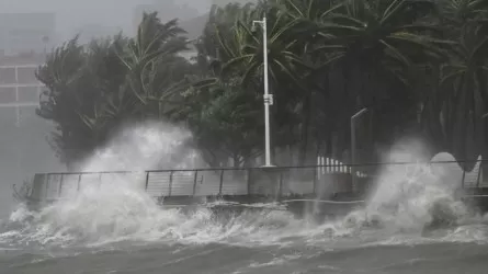 Страшнейший тайфун "Калмаэги" теперь движется к Вьетнаму  