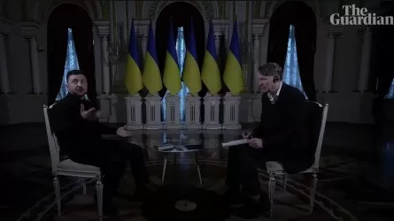 Зеленский резиденциясында сұхбат беріп жатқан сәтте жарық өшіп қалды