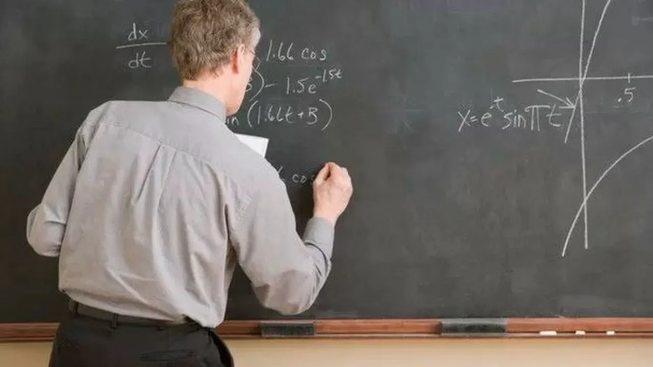 Қазақстанның бір облысында мектептер зейнеткерлердің күшімен жұмыс істеп тұр