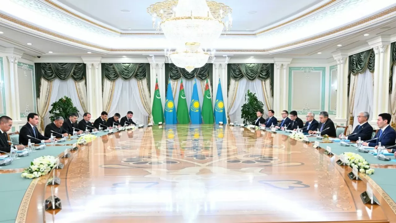 Қазақстан мен Түрікменстан президенттері кеңейтілген құрамда келіссөз жүргізді
