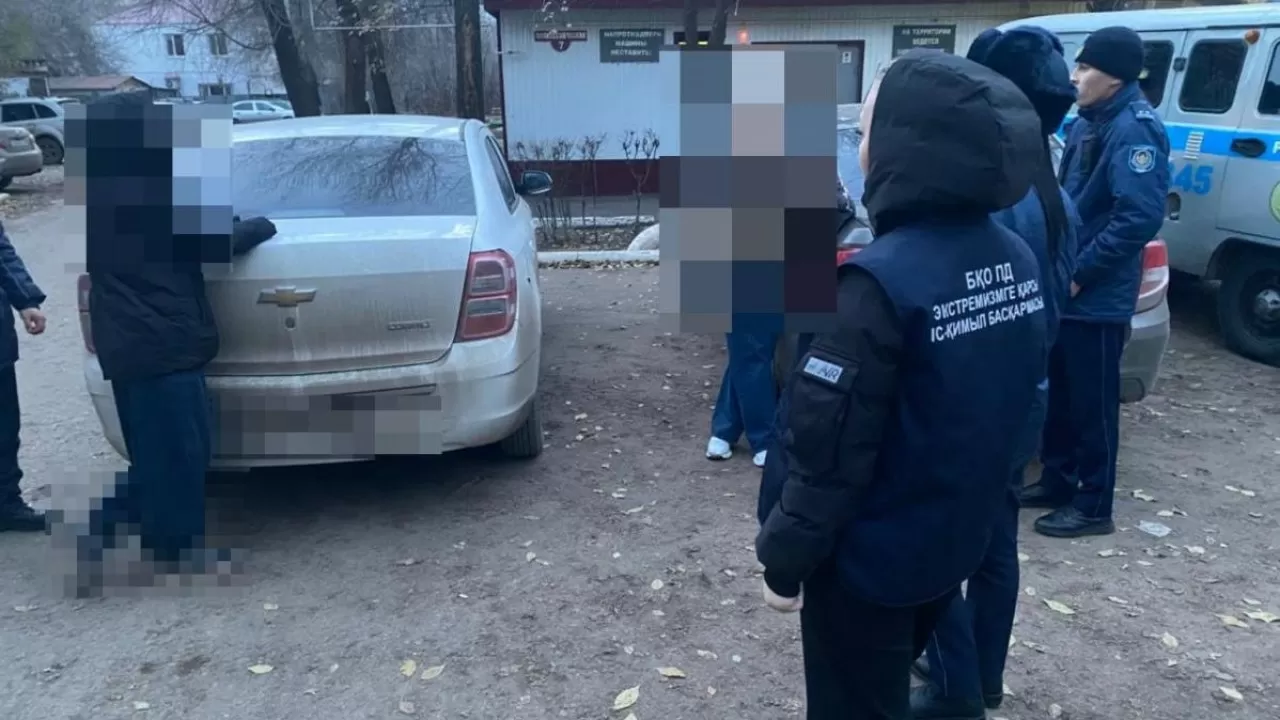 "25 түйіншек табылды": Оралда есірткі сатқан 2 студент қыз қамауға алынды