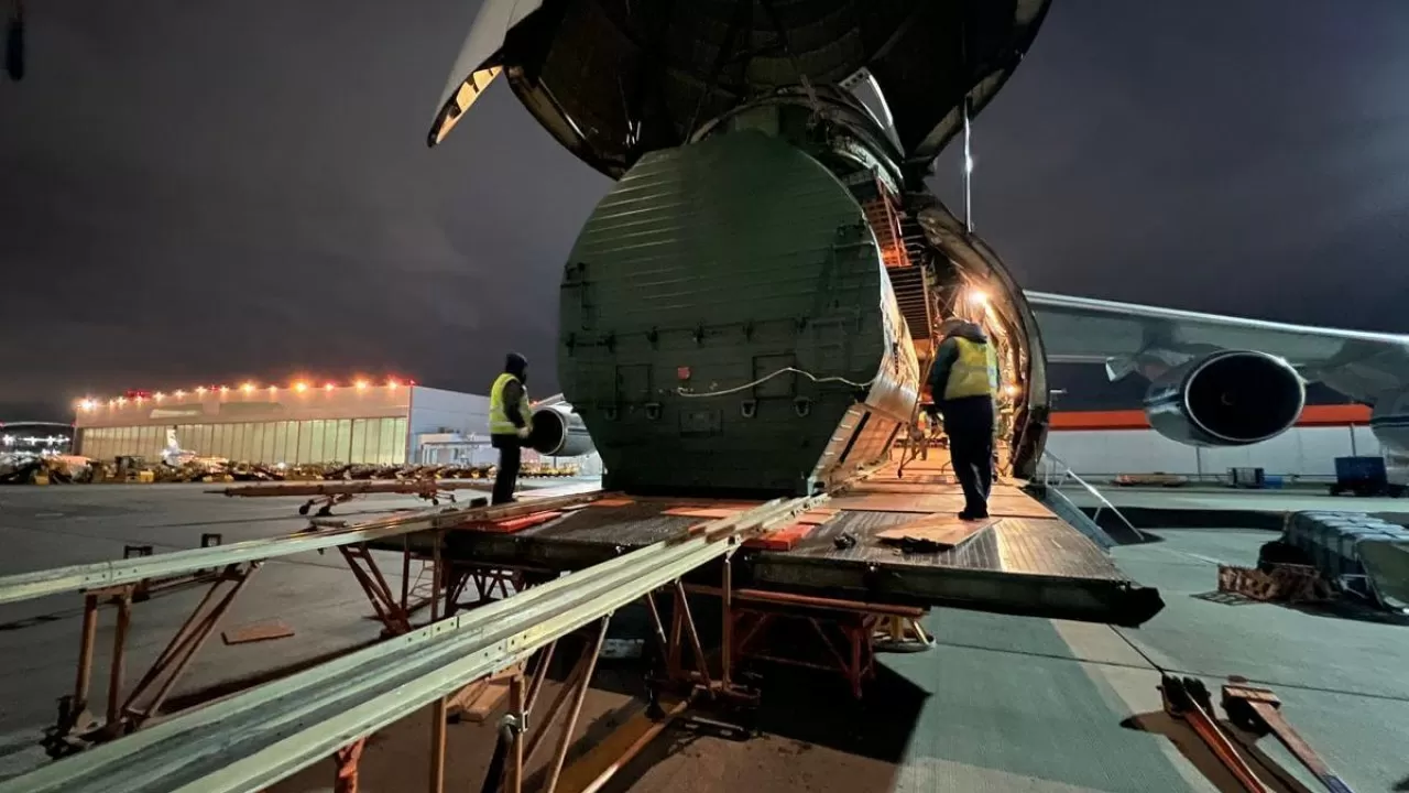 Метеоспутник привезли на Байконур 