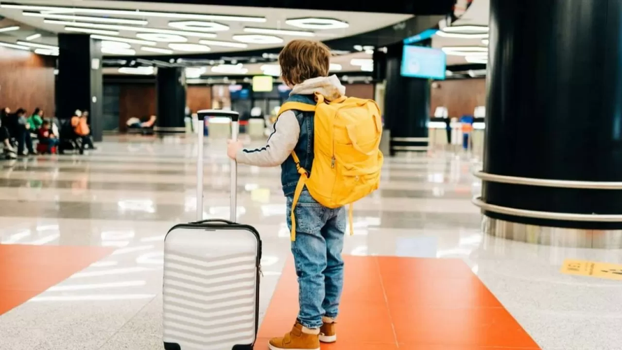 Россиянам напомнили о новом правиле для въезда в Казахстан с детьми 