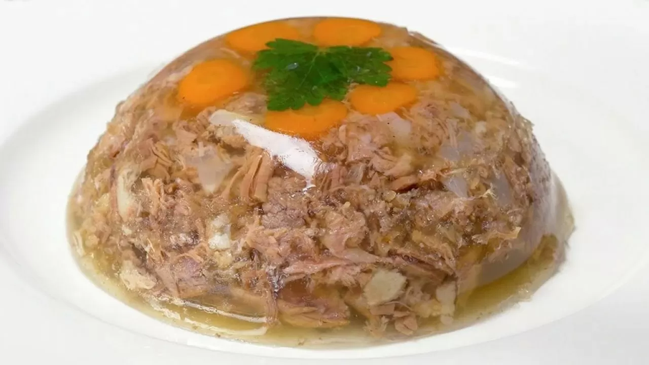 Диетолог предупредила об опасностях традиционного холодца для здоровья 