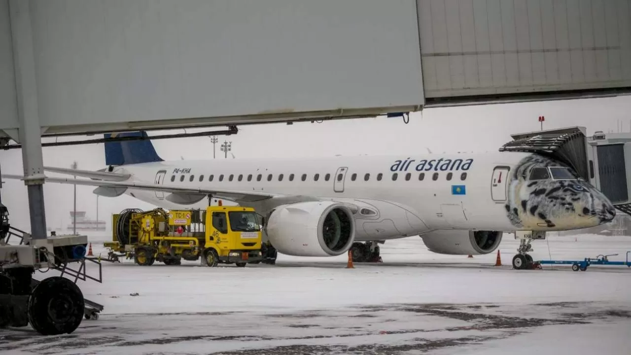 Ақтау мен Атырау әуежайларында жолаушыларға рейстердің кешігетіні хабарланды