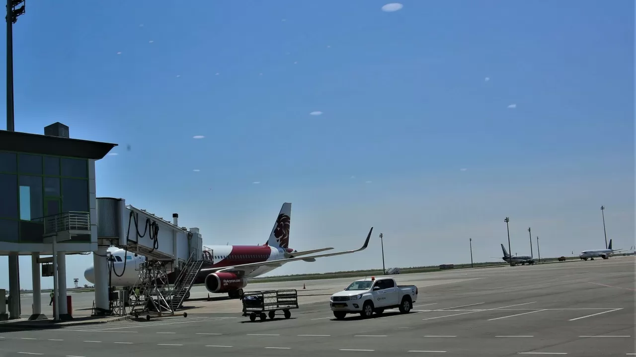 Авиаотын бағасын негізсіз көтерген 2 әуежайға айыппұл салынды