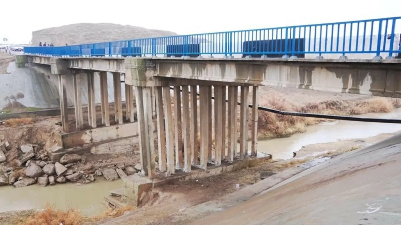 Обрушение моста на юге Казахстана попало на видео 