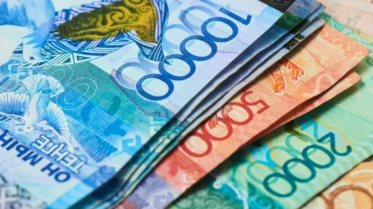 Назван прогноз траектории курса тенге в декабре