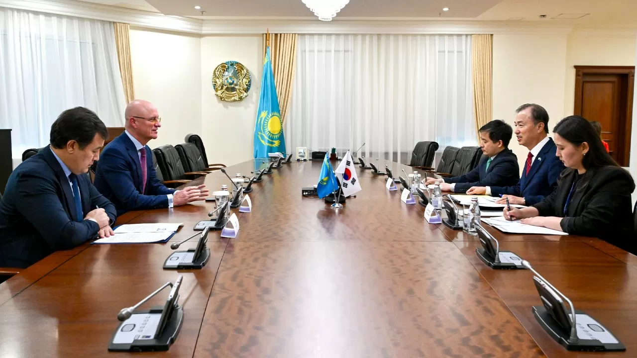 Роман Скляр Корея Республикасының Қазақстандағы Елшісі Чжо Тэ-икпен кездесті