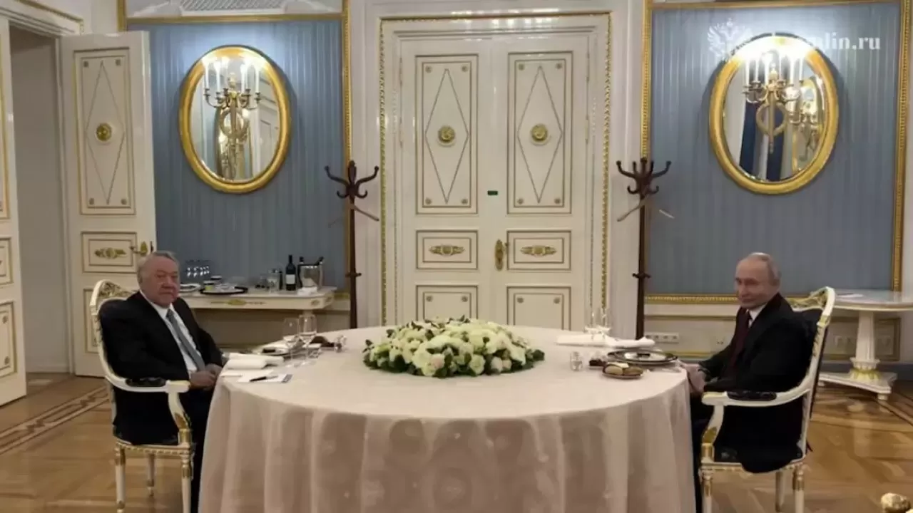 Путин встретился в Кремле с Назарбаевым