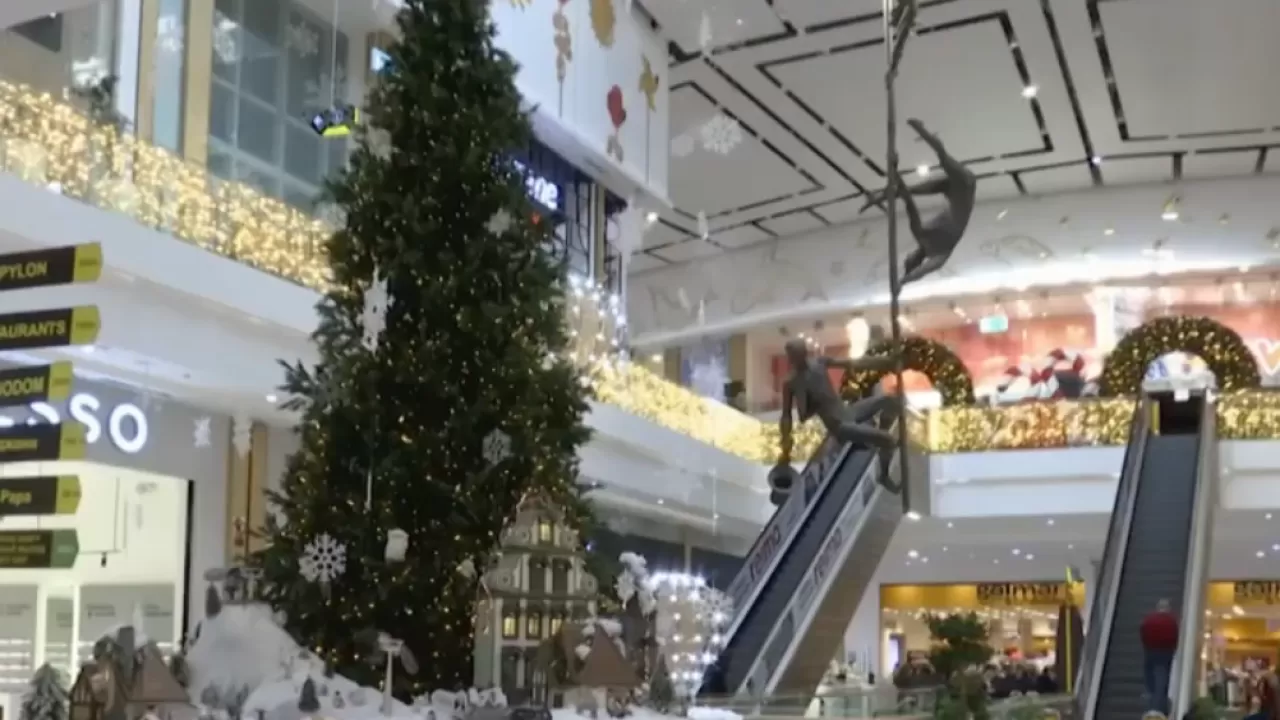 ТРЦ Астаны встречают новый год в праздничном стиле