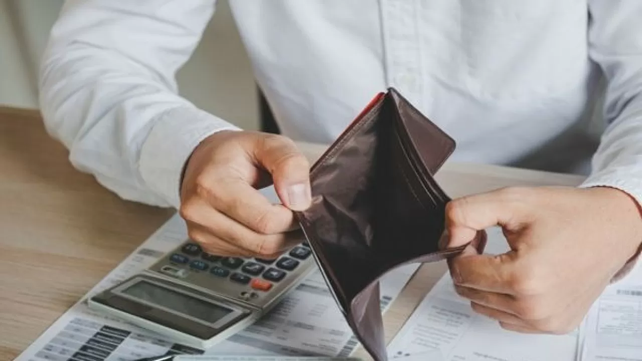  Как в 90-е: в России началась массовая задержка зарплат