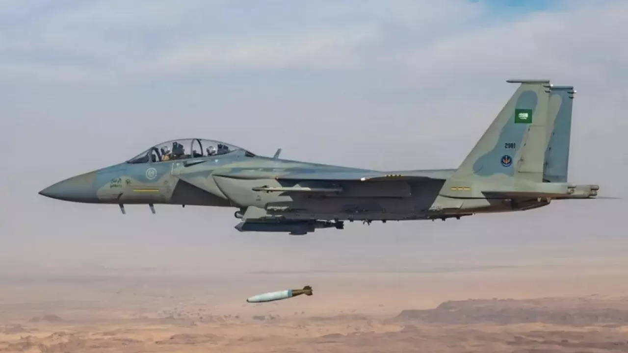 Сауд Арабиясы Йеменнің портына әуе соққысын жасады