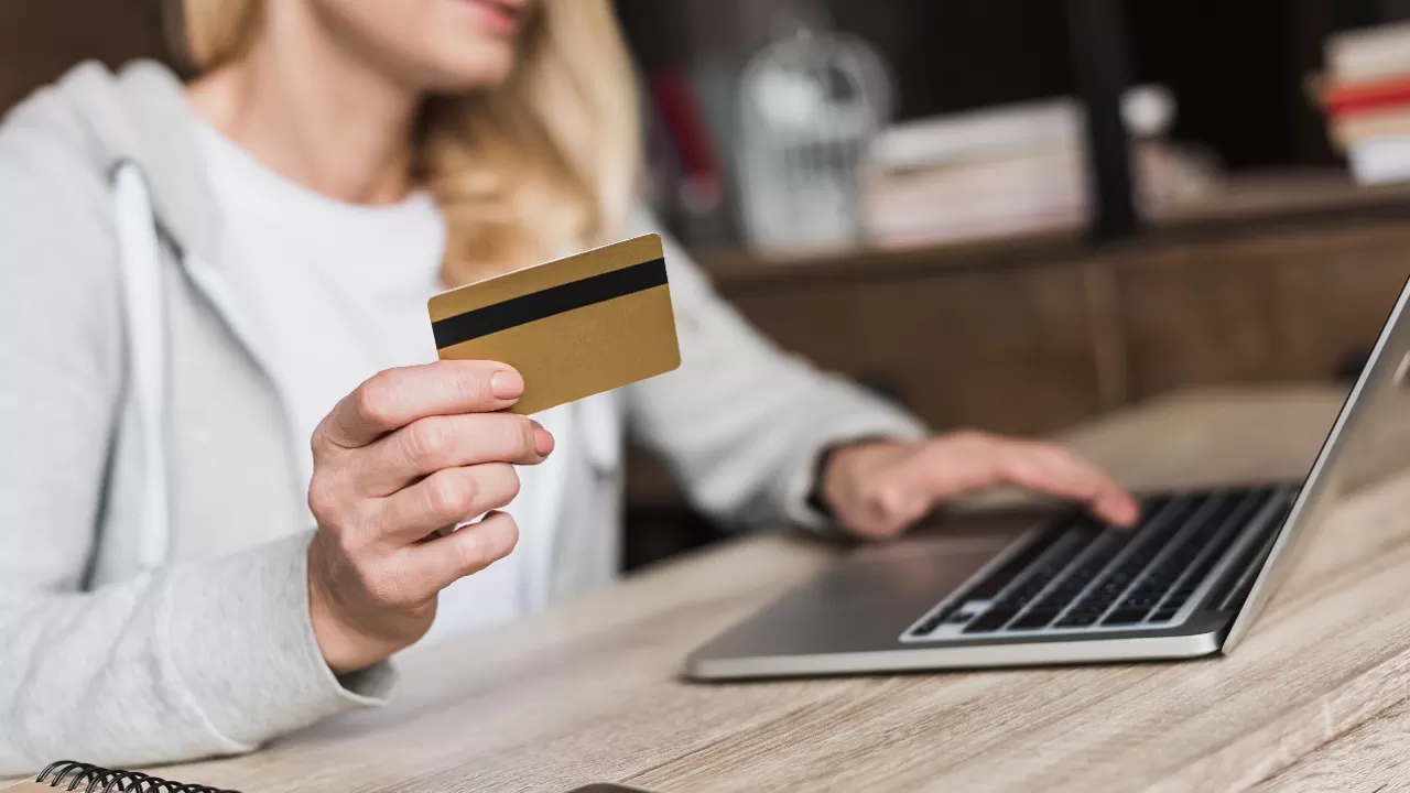 Цены, комиссии и барьеры: что мешает развитию e-Commerce в РК