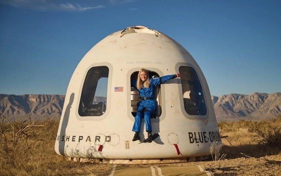 Ғарышқа алғаш рет арбада отырған адам ұшты