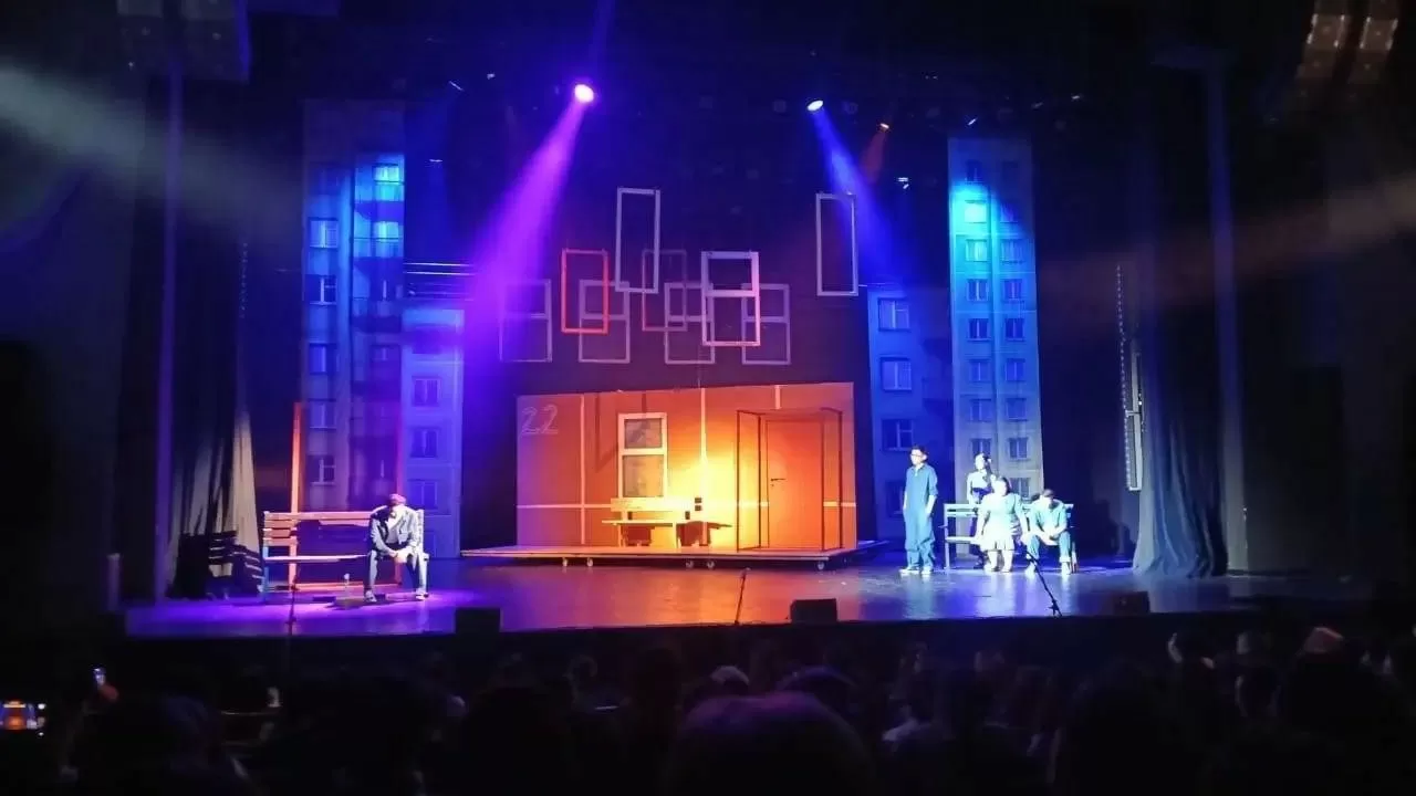 Наркотики, подростки и интернет: театр как предупреждение