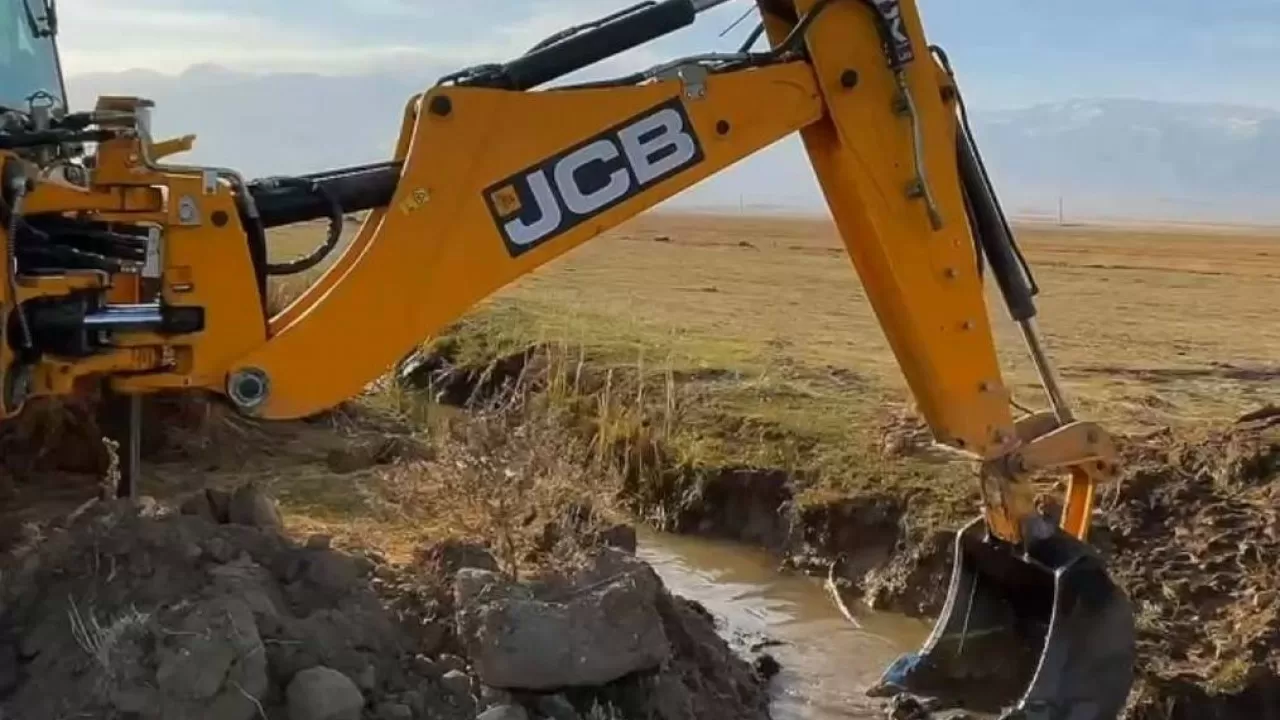 Жамбылда 30 жылдан кейін алғаш рет арықтар арнайы техникамен тазартылды