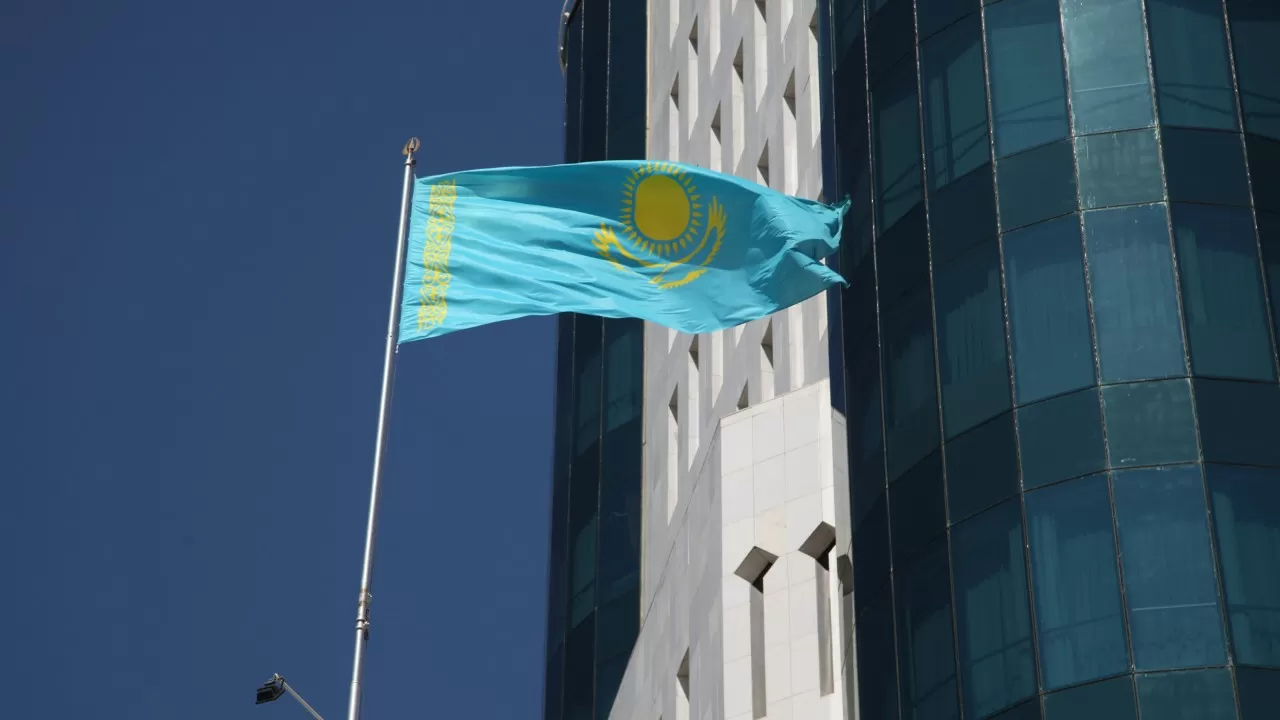Казахстан умеет вести дела лучше соседей: Западный аналитик о феномене "Многовекторности 2.0"