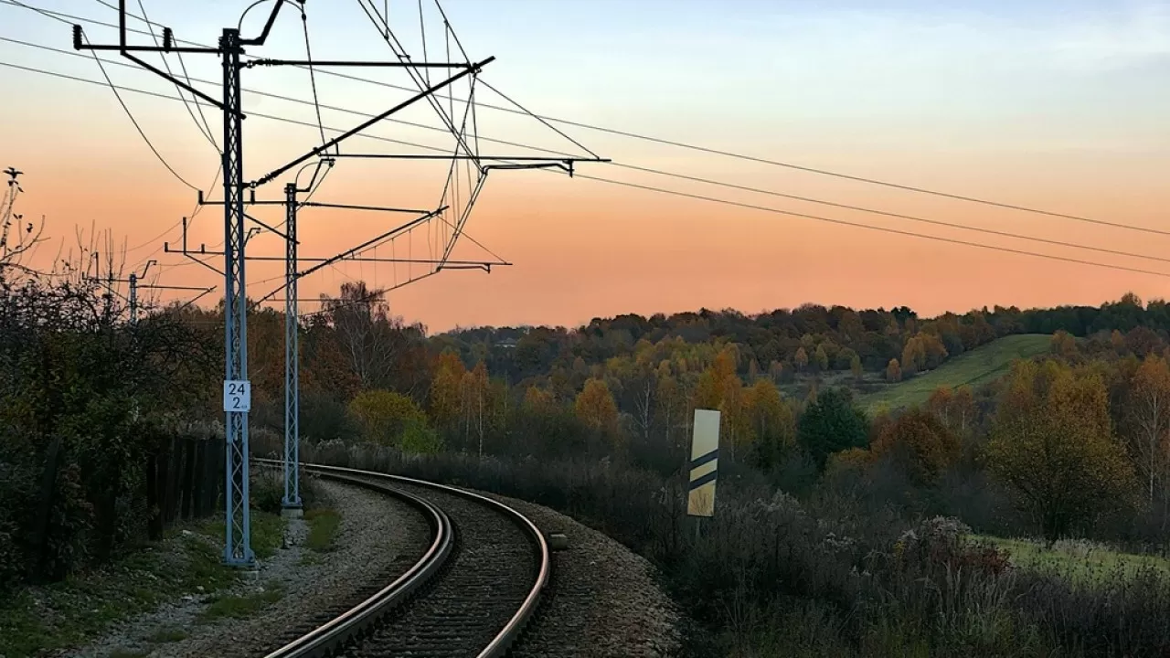 Азербайджан осуществил историческую поставку бензина в Армению 