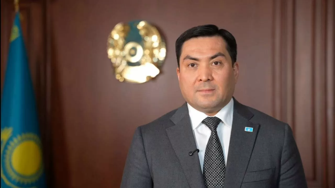 Ерлан Аккенженов поздравил энергетиков с праздником 